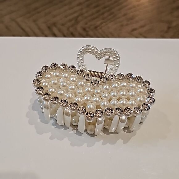 Pearl heart hair clip - Picture 1 of 6